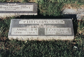 Tombstone - Lauritz and Anine Christine