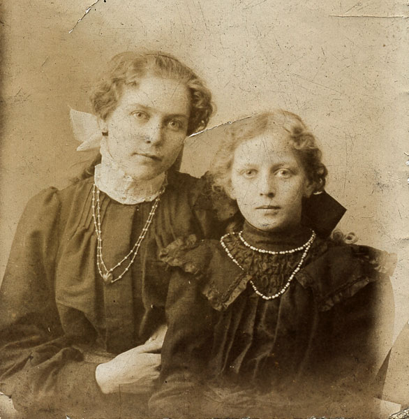 Annie and Carrie Christensen