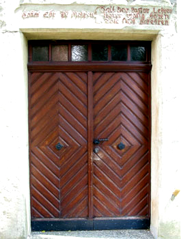 Door to church in Mahlum.